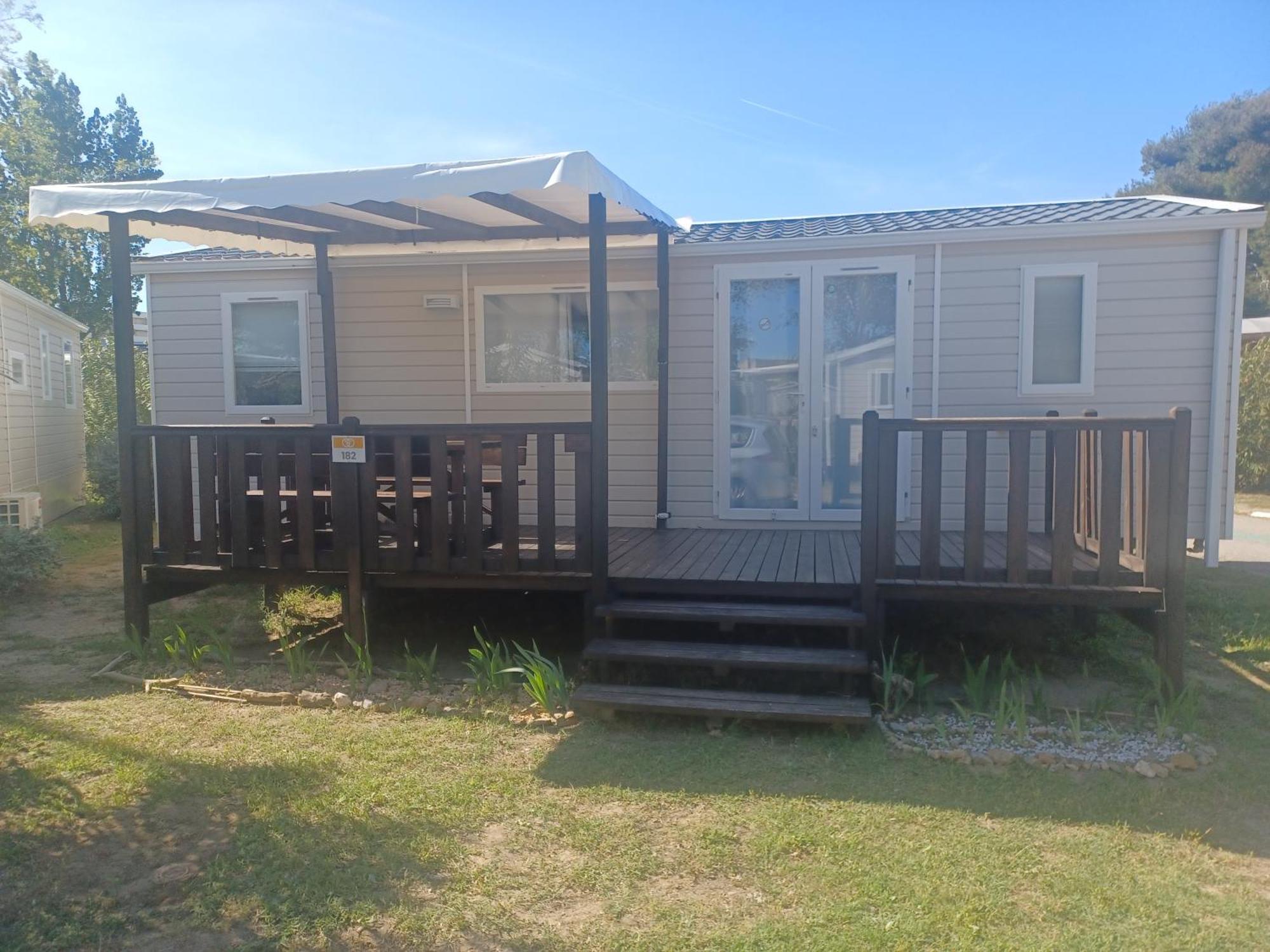 Mobil-home Pour 6 Personnes Camping *